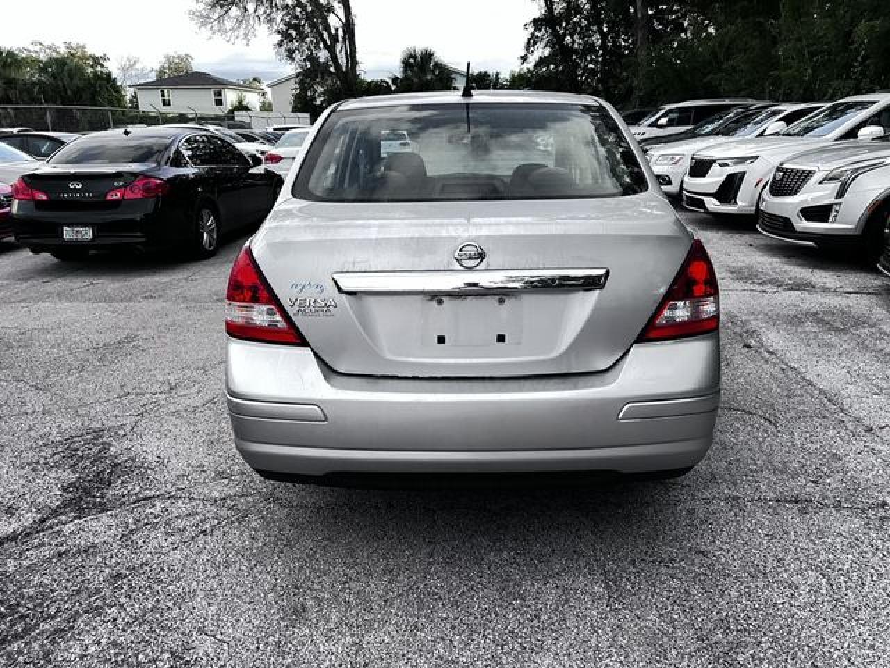 2011 NISSAN VERSA
