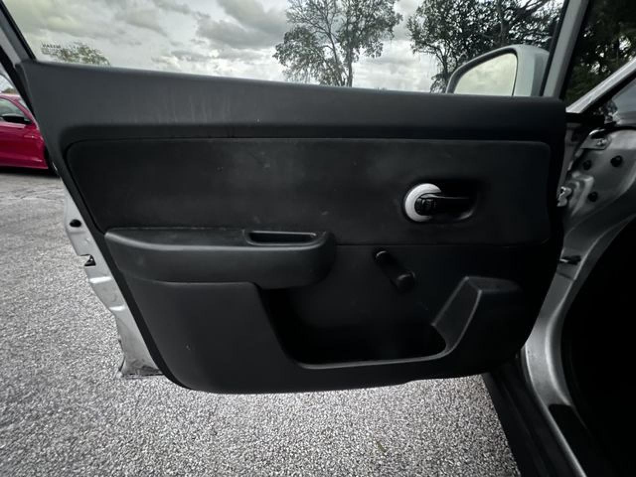 2011 NISSAN VERSA