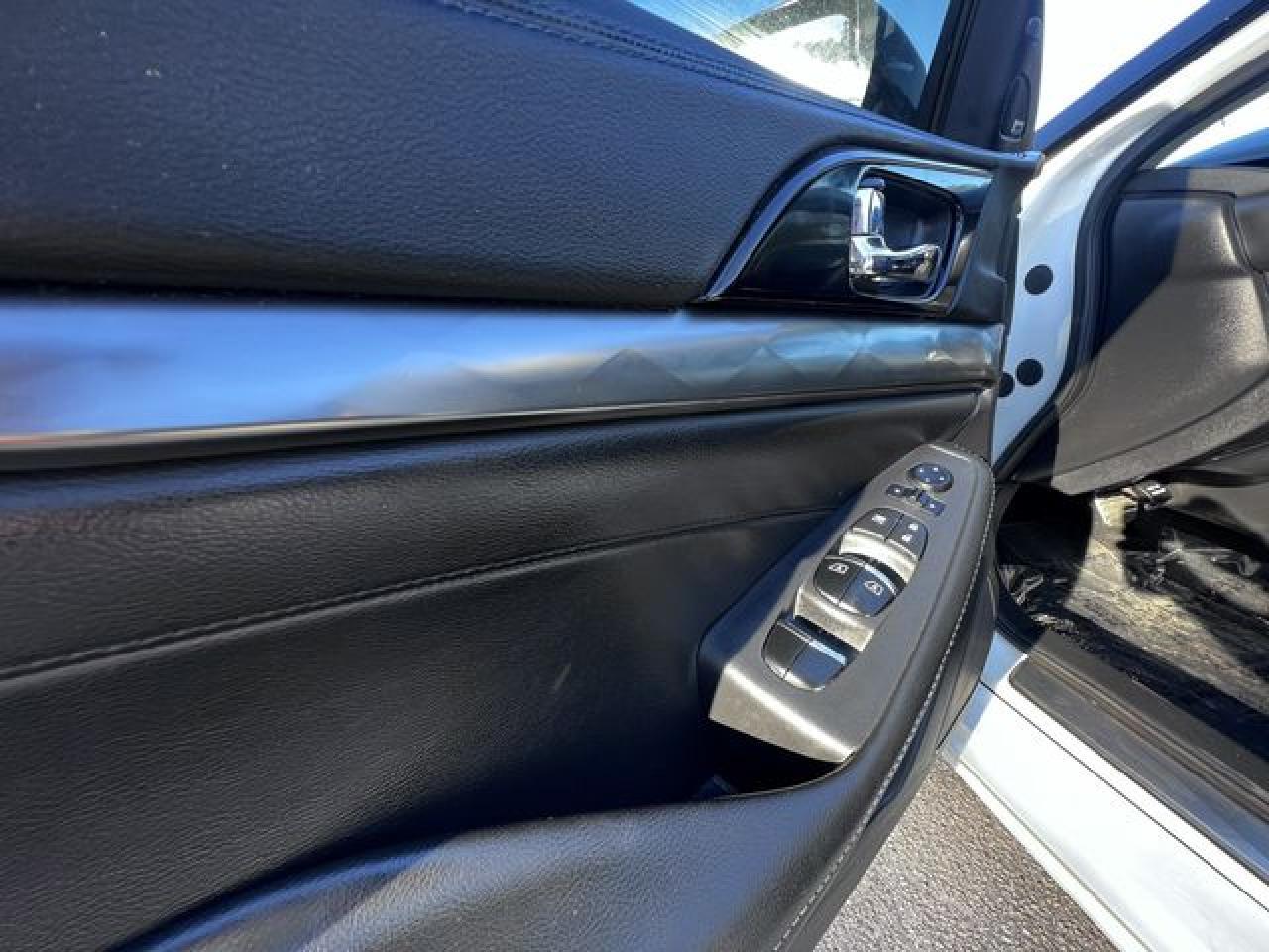 2017 NISSAN Maxima