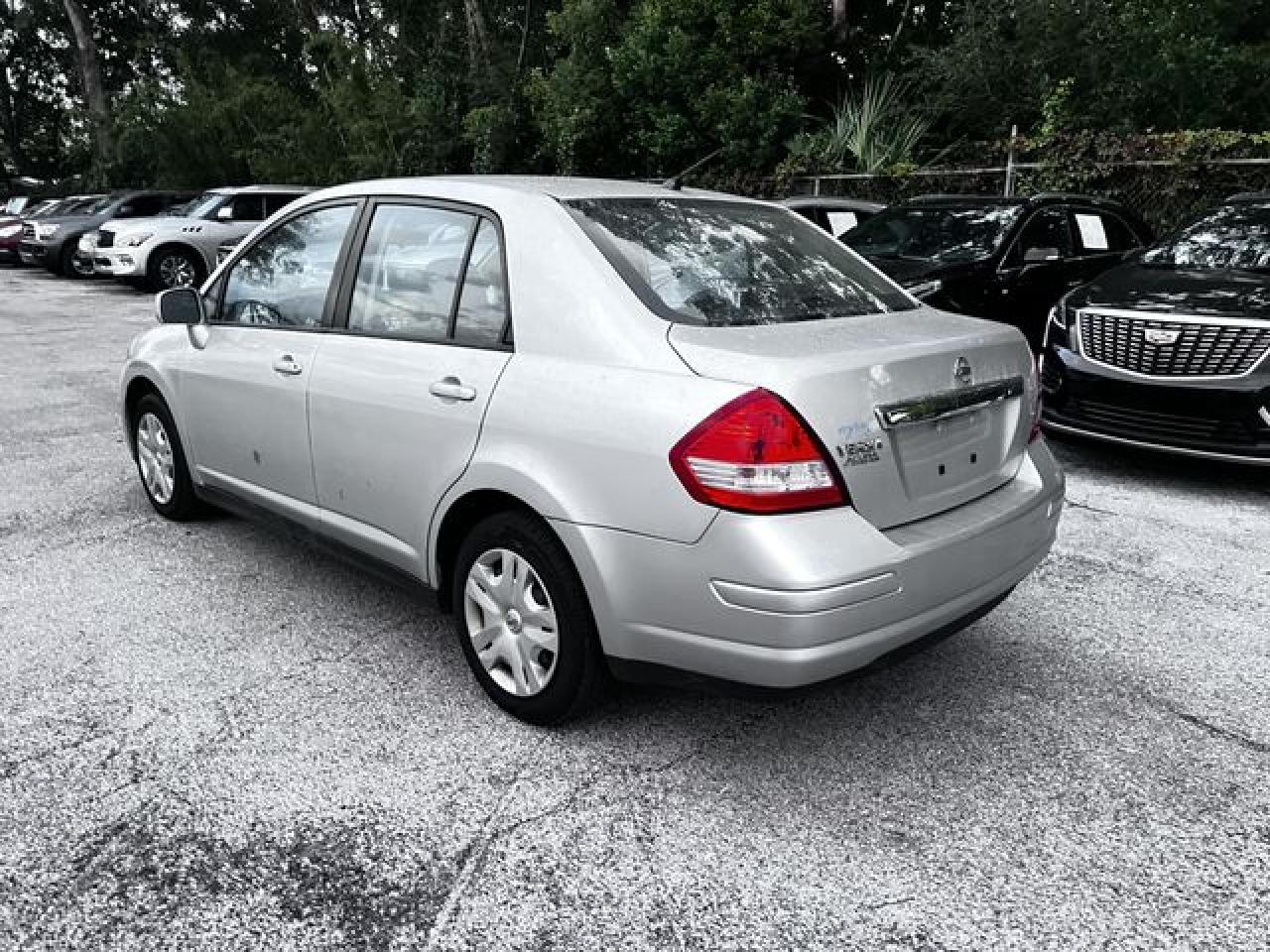 2011 NISSAN VERSA