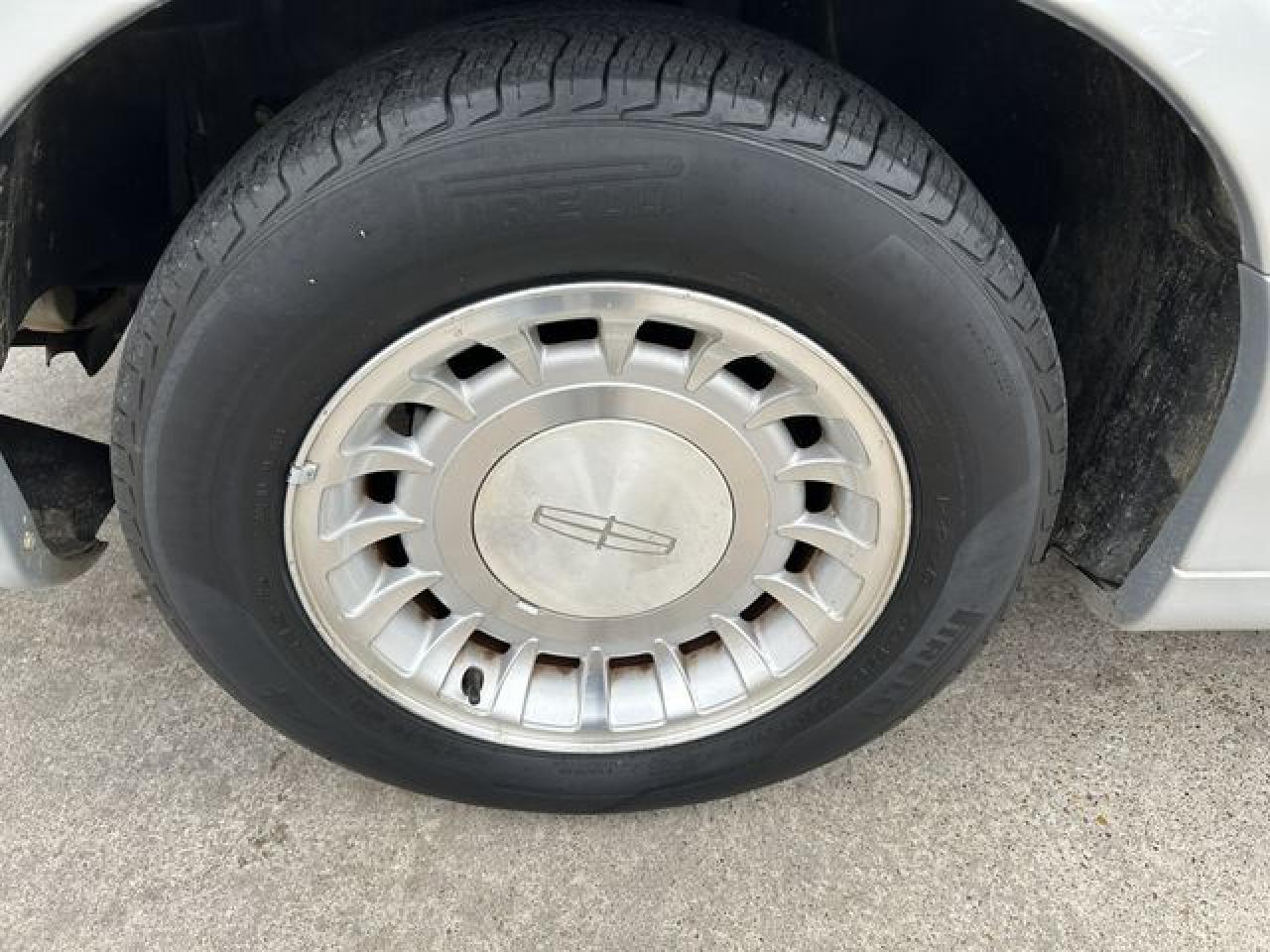 2001 LINCOLN Town Car