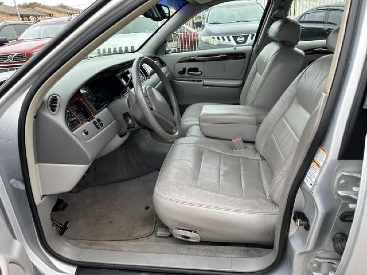 2001 LINCOLN Town Car