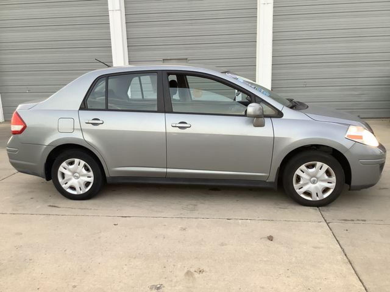 2011 NISSAN VERSA