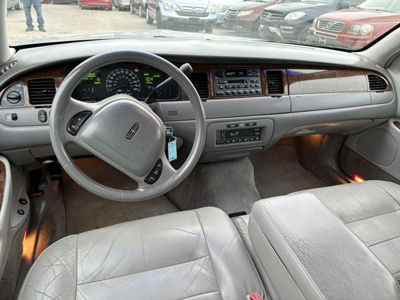 2001 LINCOLN Town Car