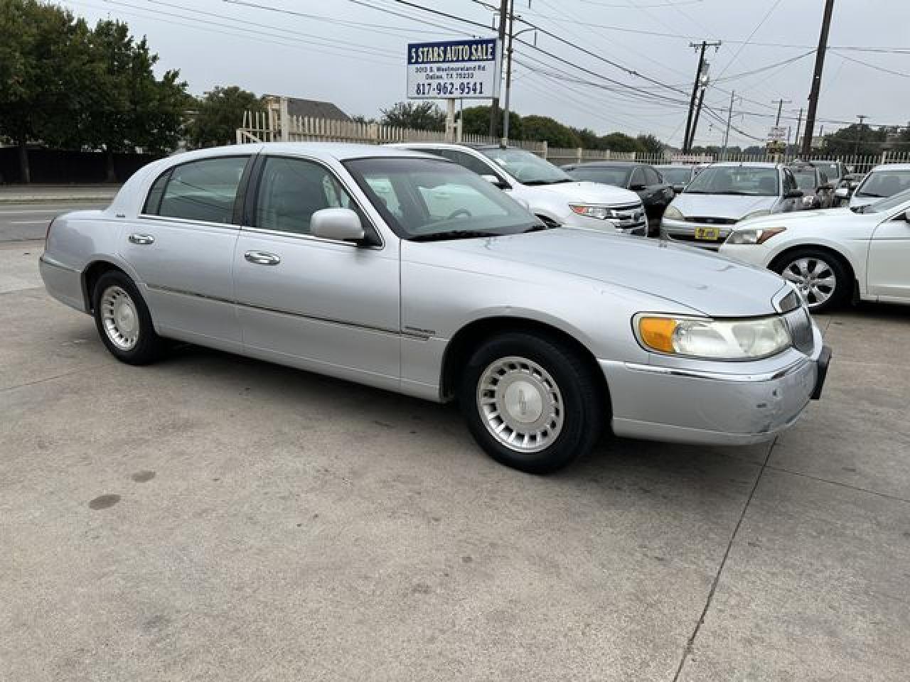 2001 LINCOLN Town Car