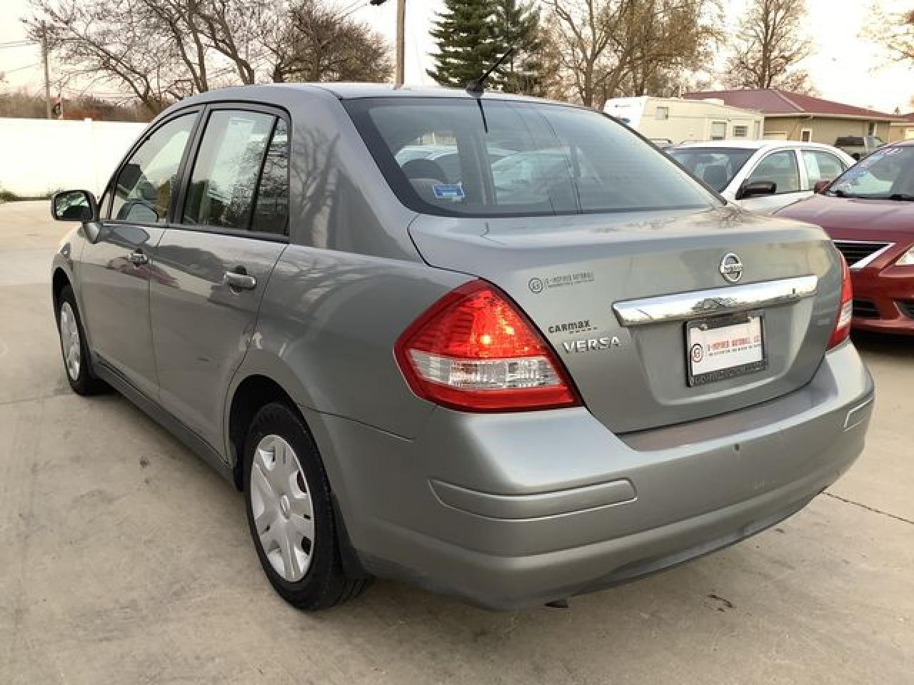 2011 NISSAN VERSA