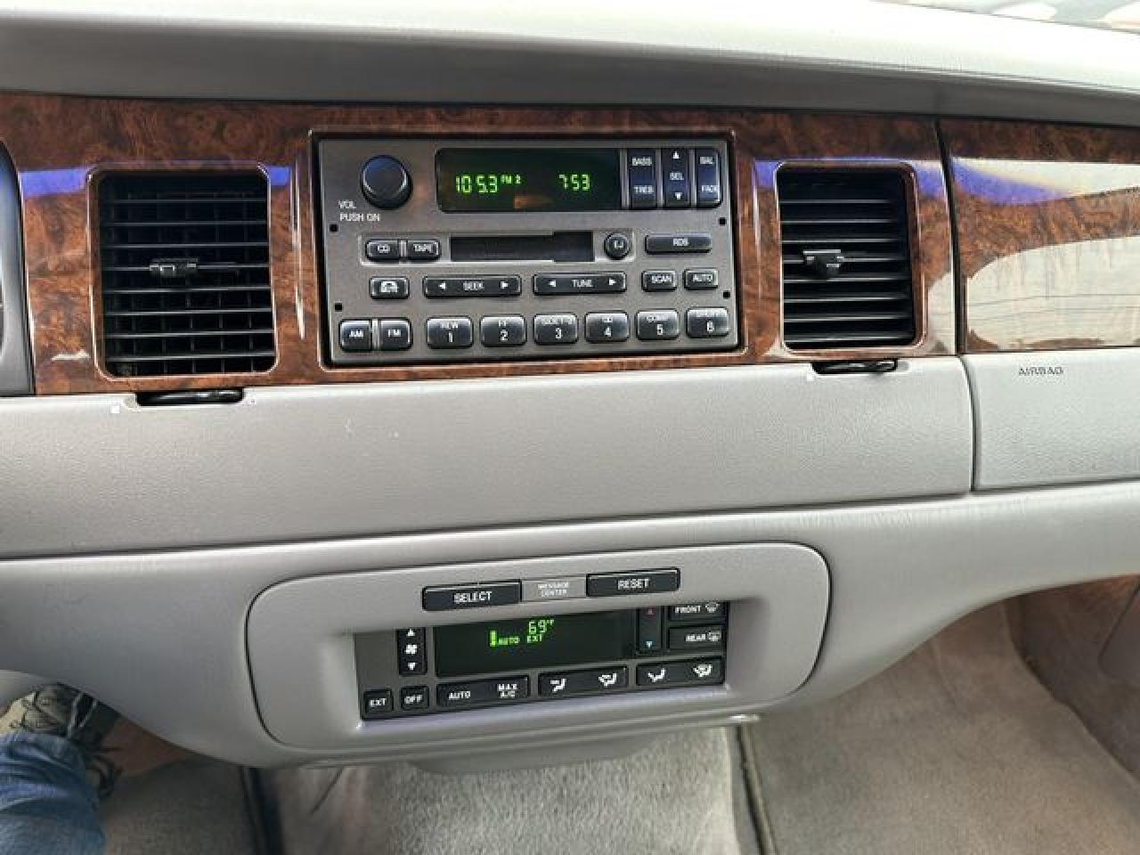 2001 LINCOLN Town Car