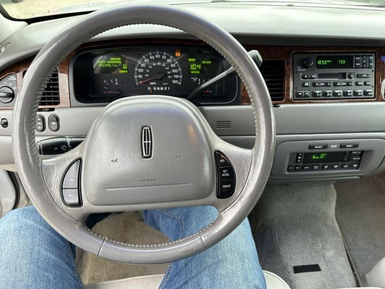2001 LINCOLN Town Car