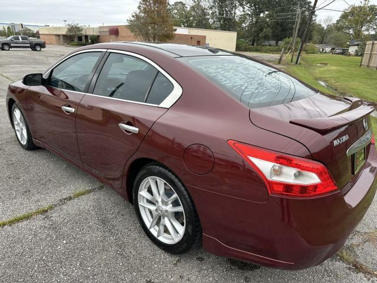 2010 NISSAN Maxima