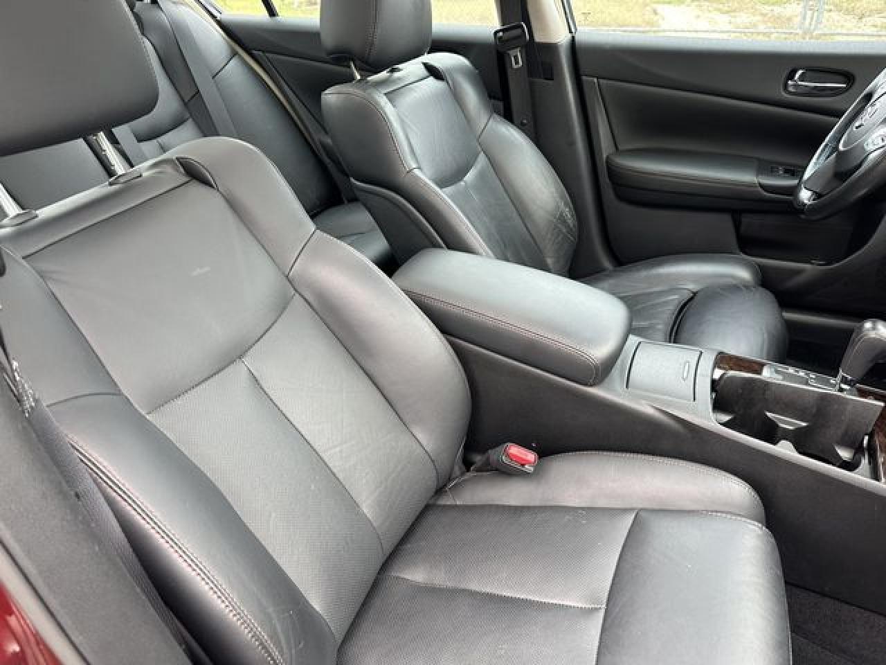 2010 NISSAN Maxima