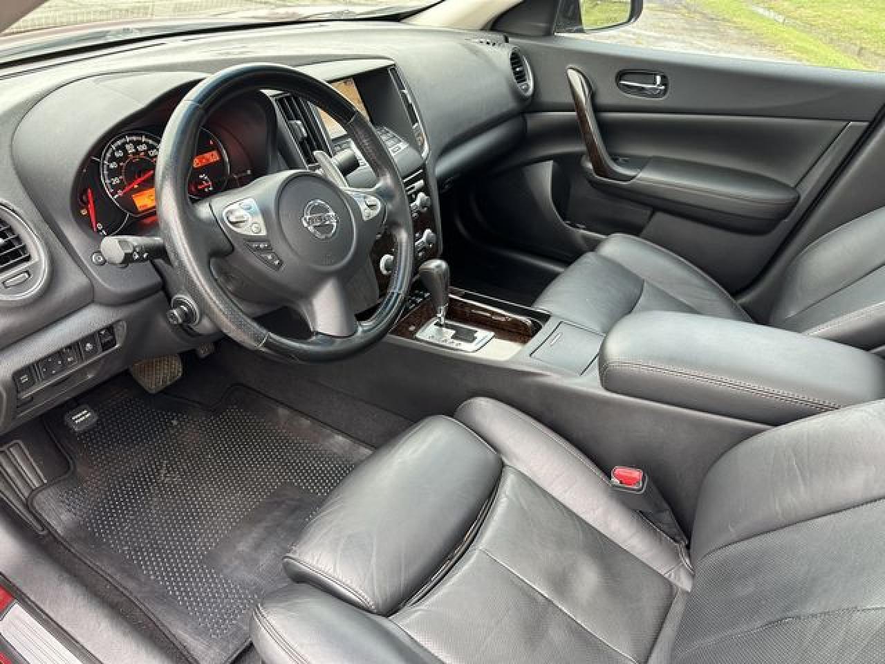 2010 NISSAN Maxima