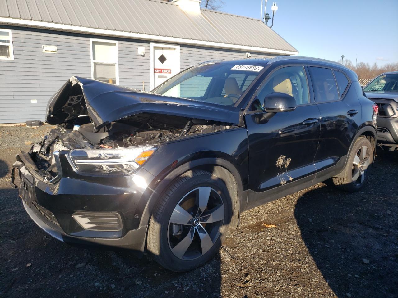 2019 VOLVO XC40