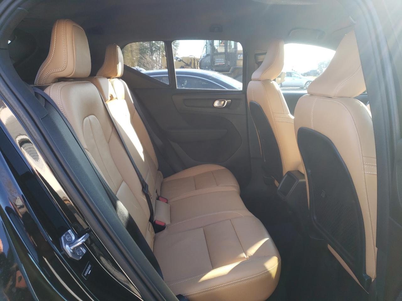 2019 VOLVO XC40