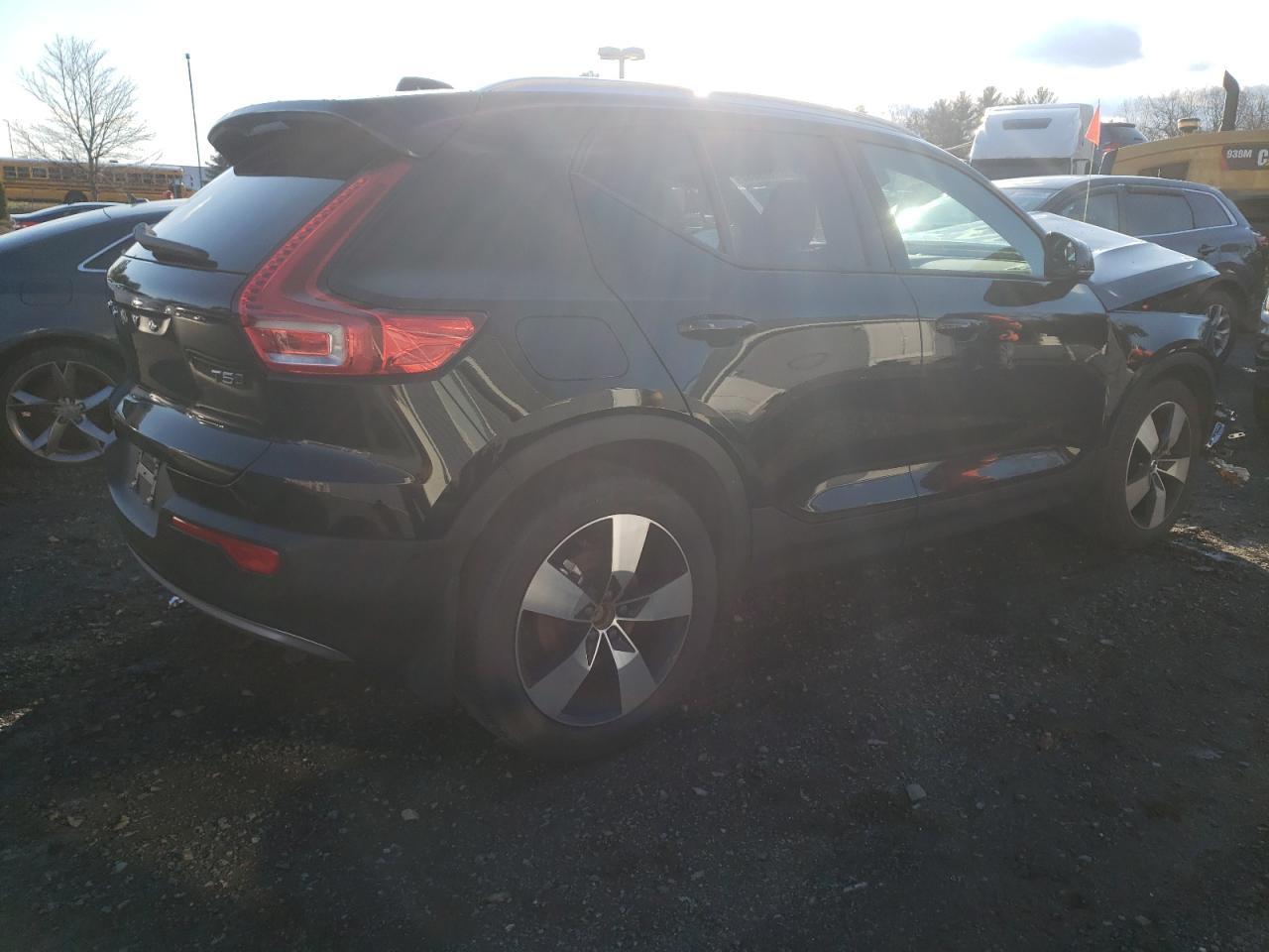 2019 VOLVO XC40