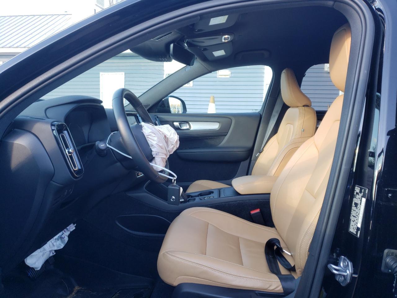 2019 VOLVO XC40