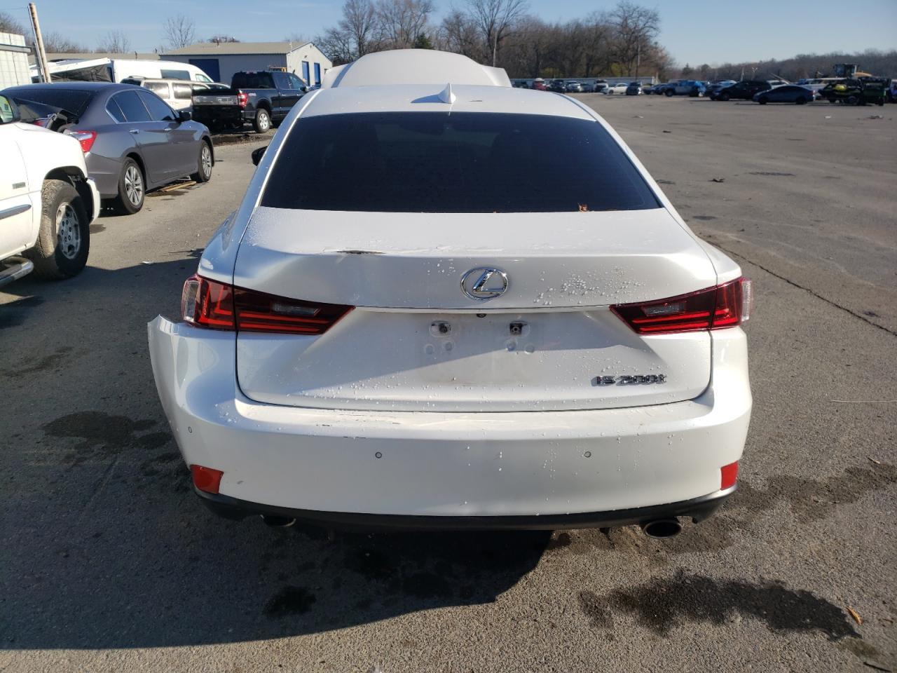 2016 LEXUS IS 200t