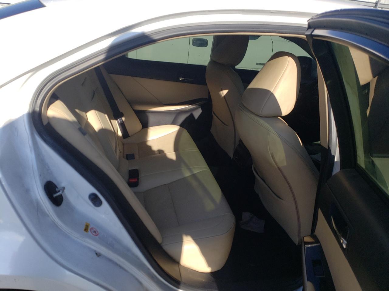 2016 LEXUS IS 200t