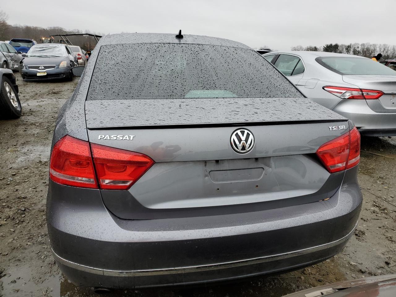 2014 VOLKSWAGEN Passat