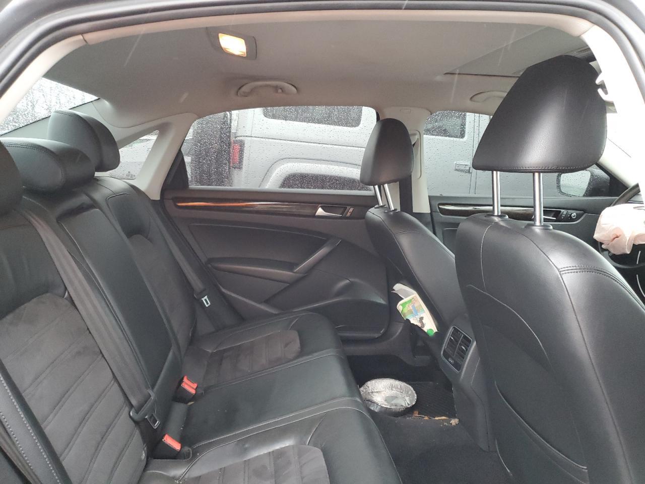 2014 VOLKSWAGEN Passat
