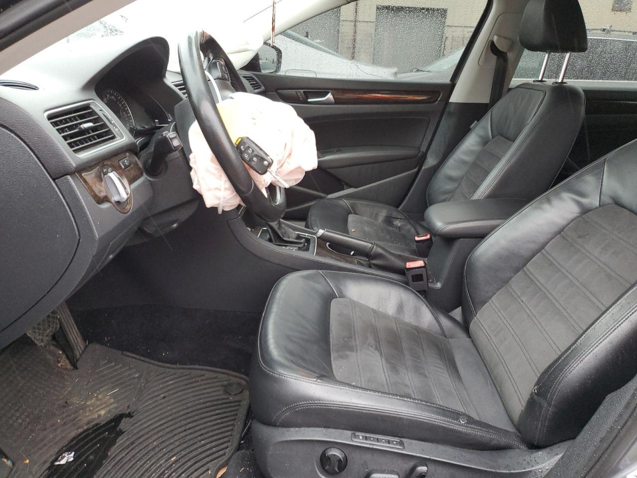 2014 VOLKSWAGEN Passat