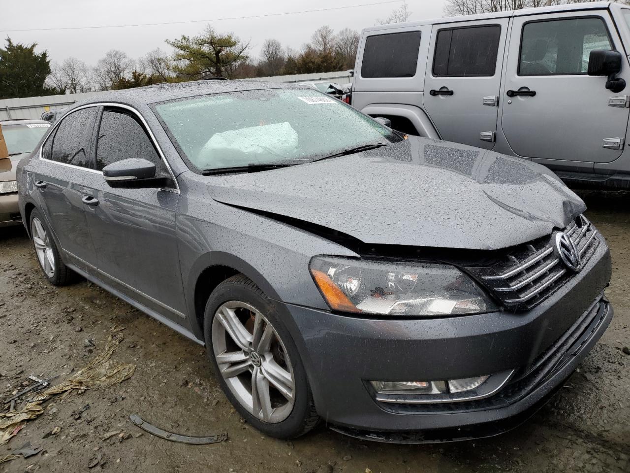 2014 VOLKSWAGEN Passat