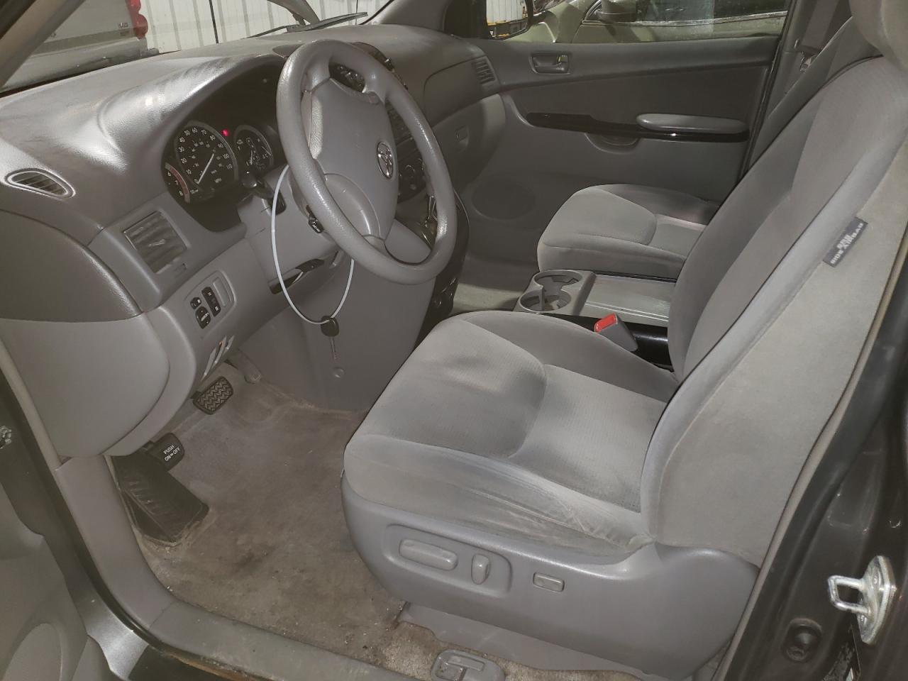 2005 TOYOTA SIENNA