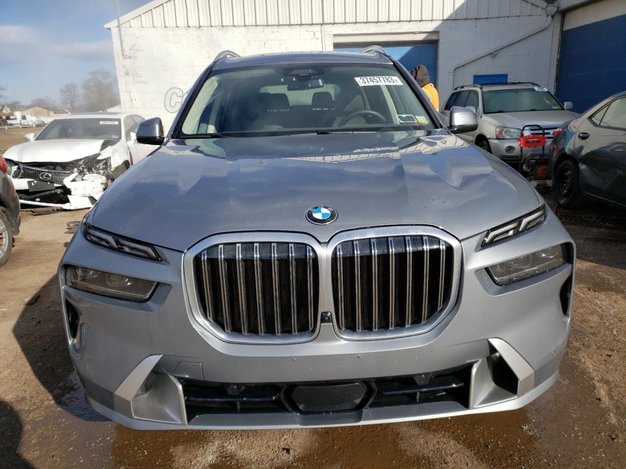 2023 BMW X7