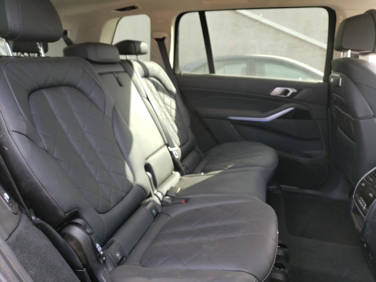2023 BMW X7