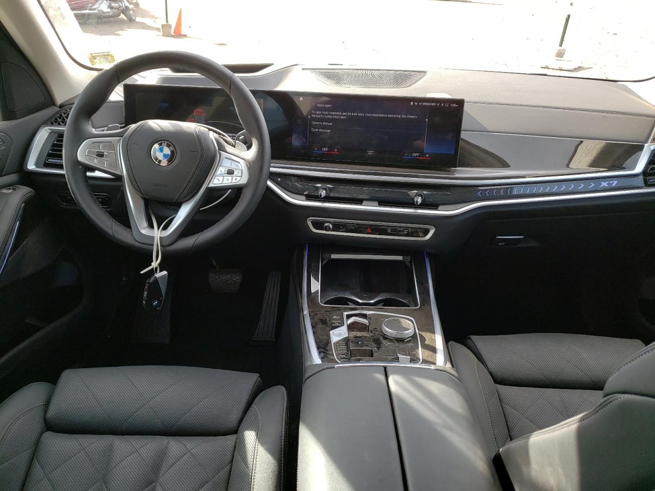 2023 BMW X7