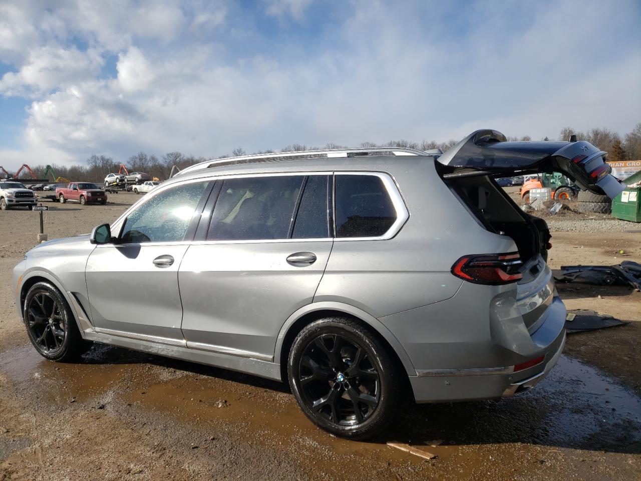 2023 BMW X7