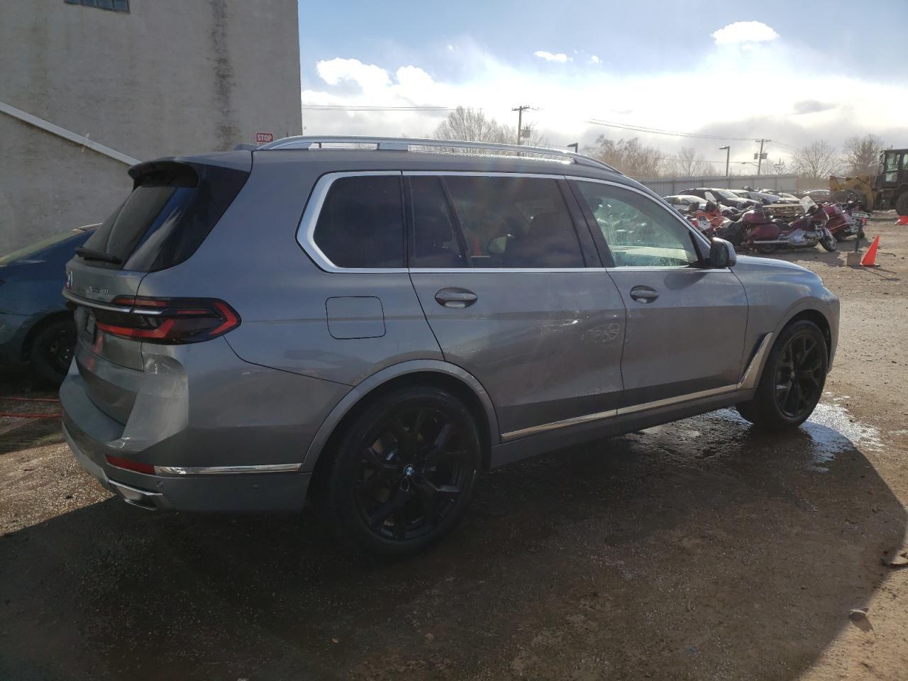 2023 BMW X7