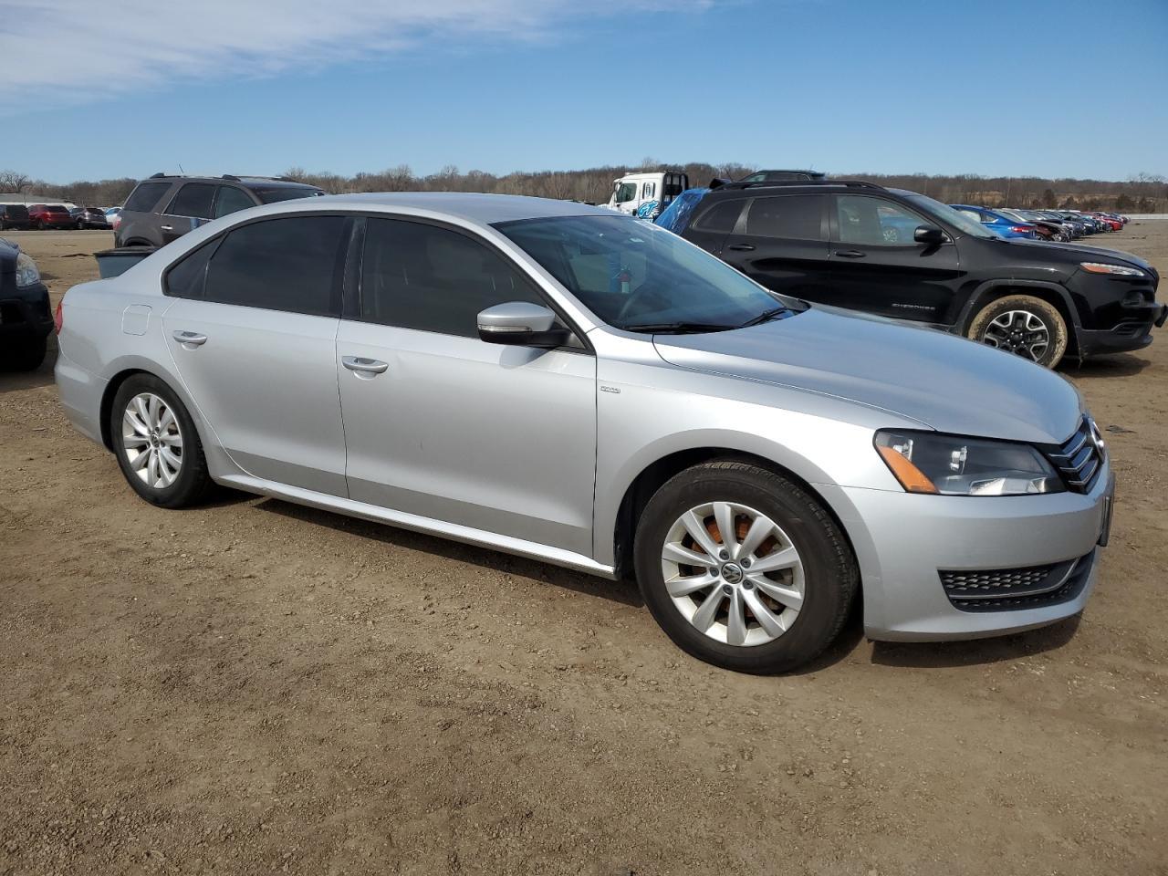 2014 VOLKSWAGEN Passat