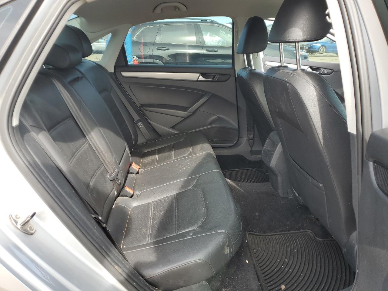 2014 VOLKSWAGEN Passat
