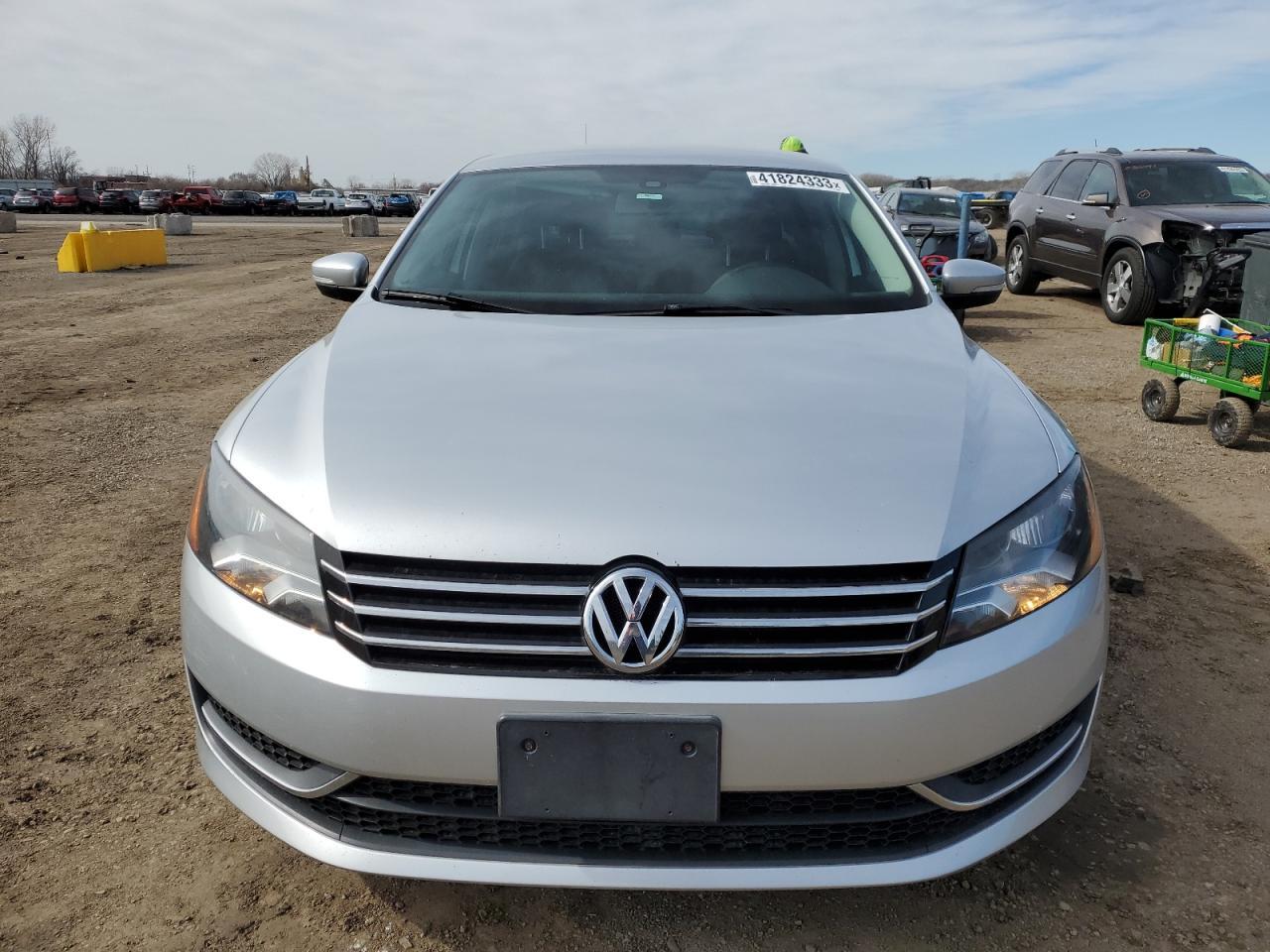 2014 VOLKSWAGEN Passat