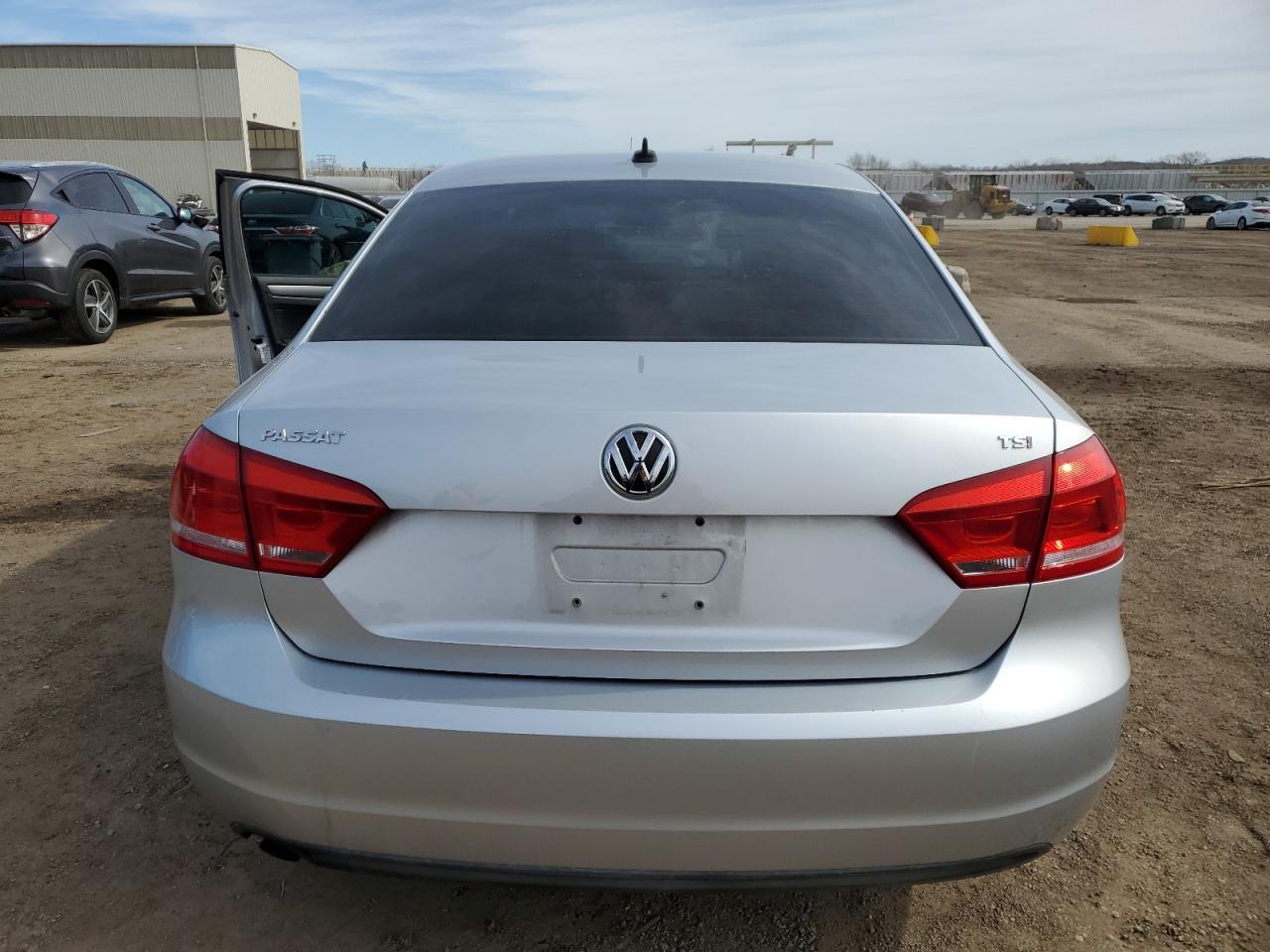 2014 VOLKSWAGEN Passat