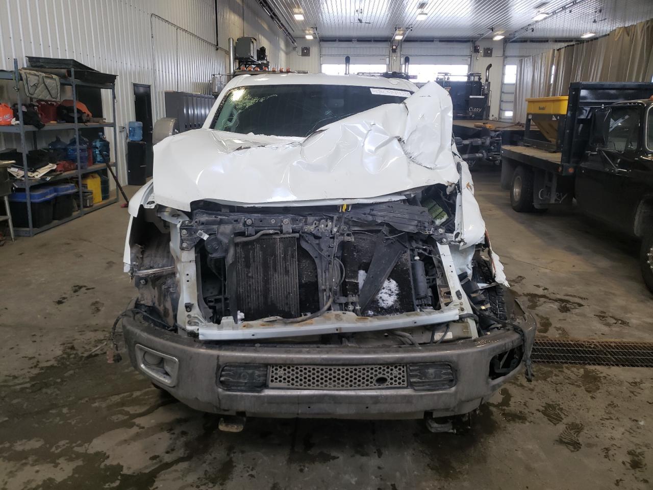 2016 NISSAN Titan