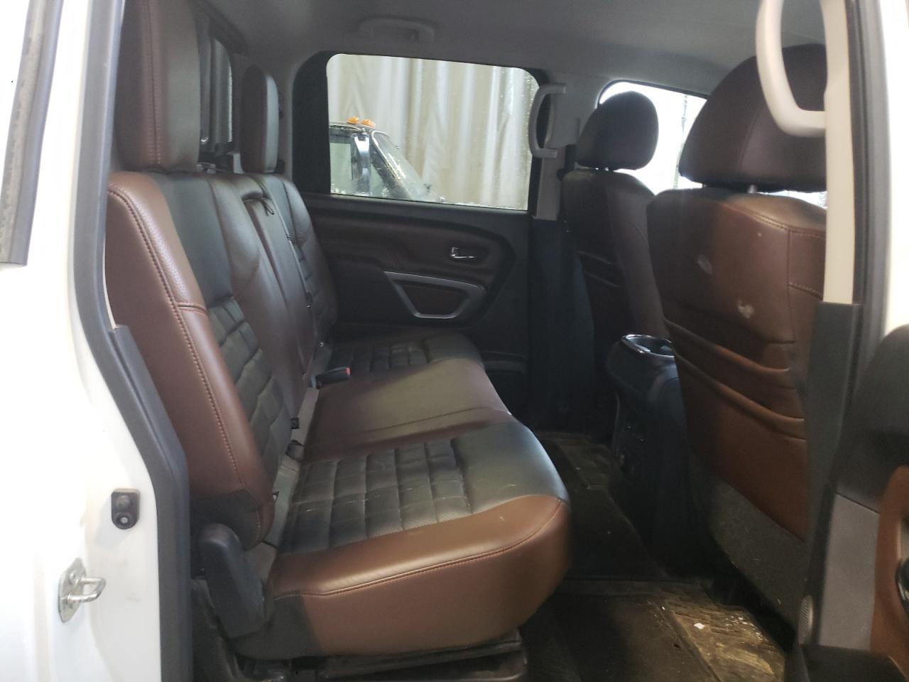 2016 NISSAN Titan