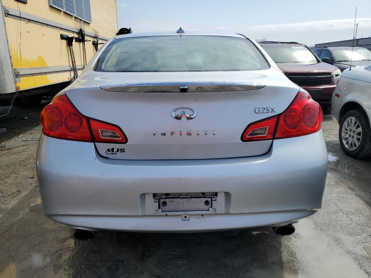 2011 INFINITI G25