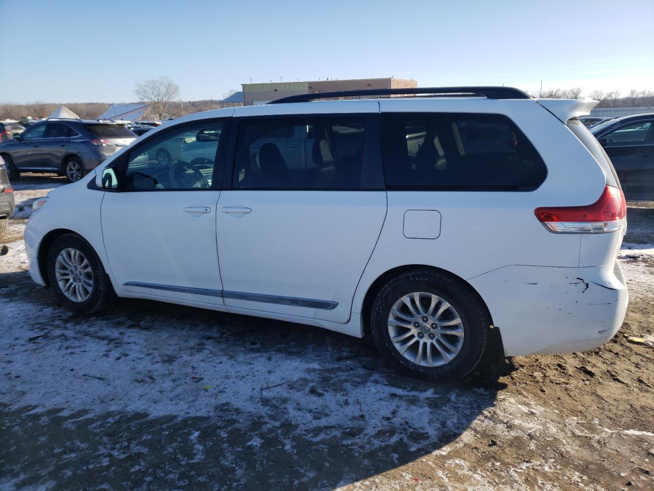 2011 TOYOTA SIENNA