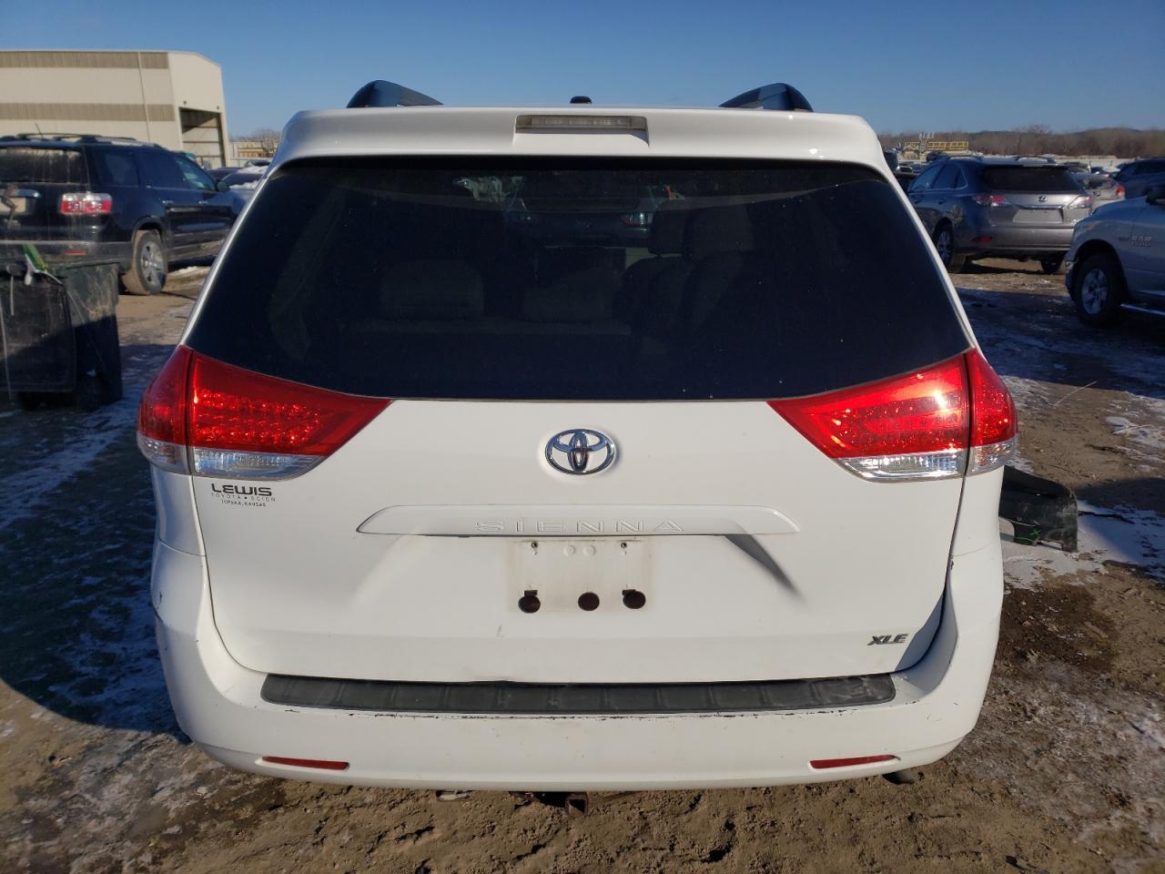 2011 TOYOTA SIENNA