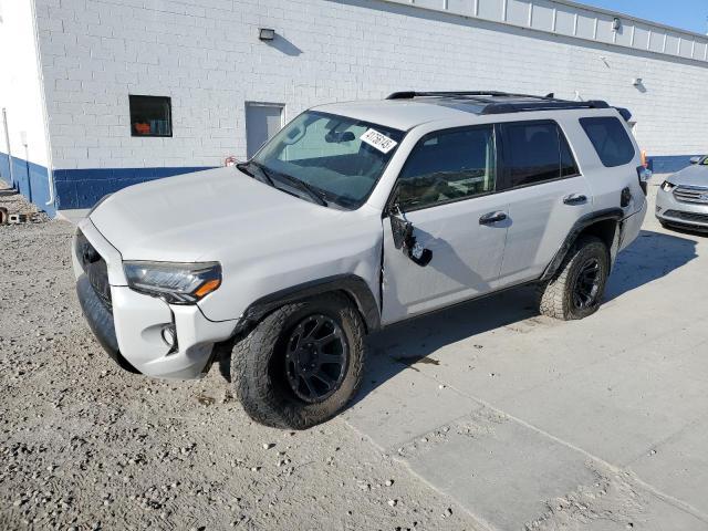 Toyota 4-Runner 2017 Base Grade