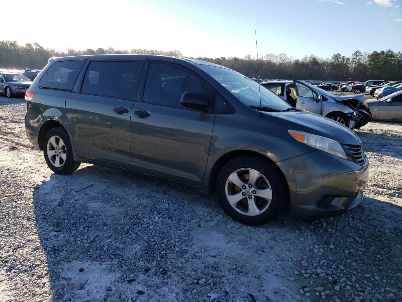 2014 TOYOTA SIENNA