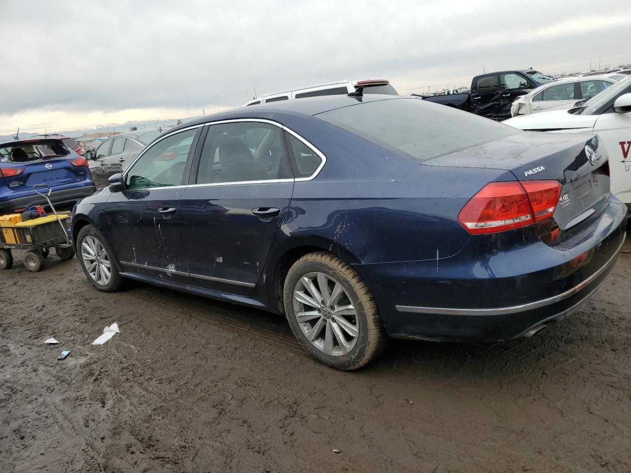 2013 VOLKSWAGEN Passat
