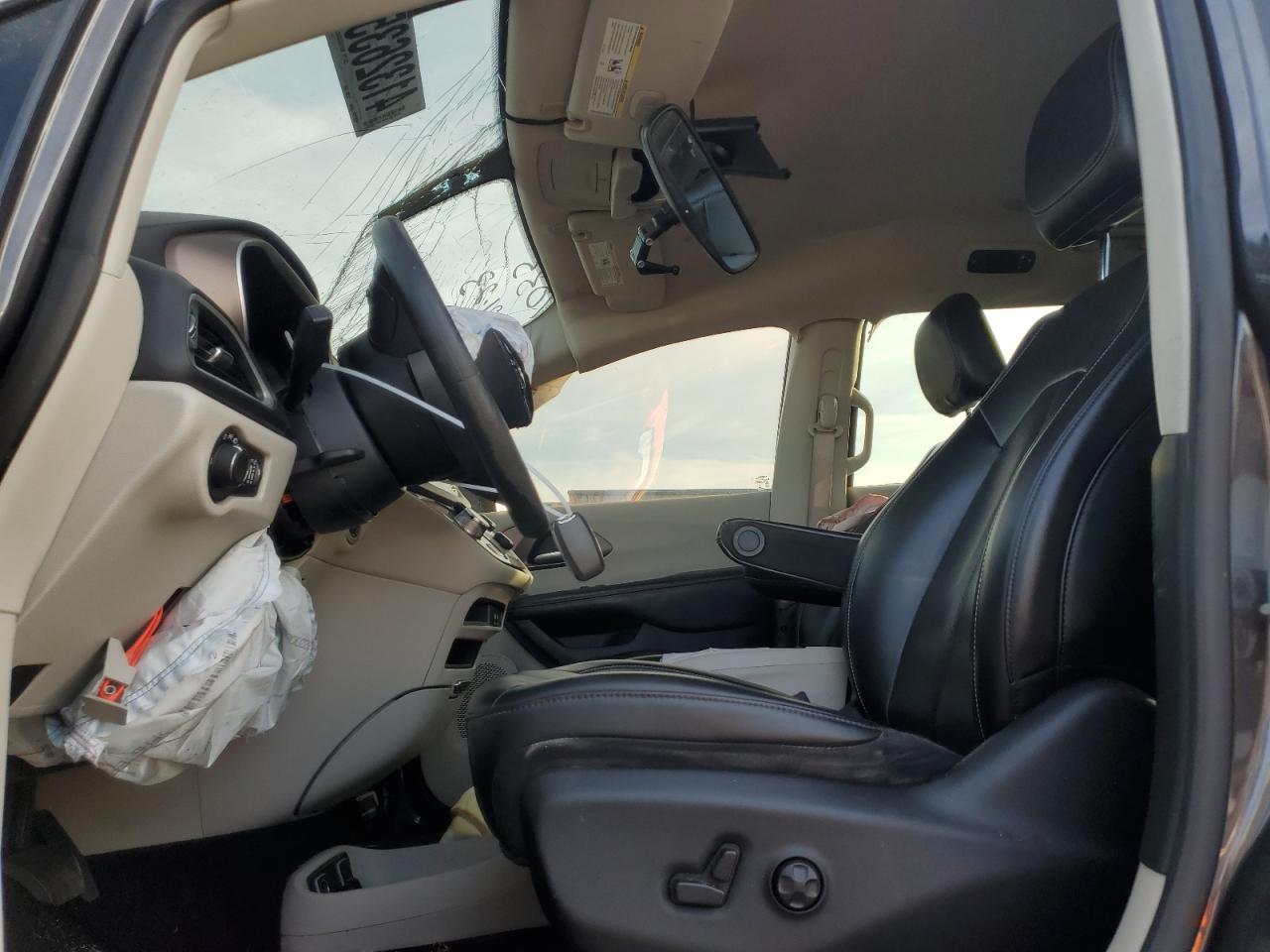 2020 CHRYSLER Voyager
