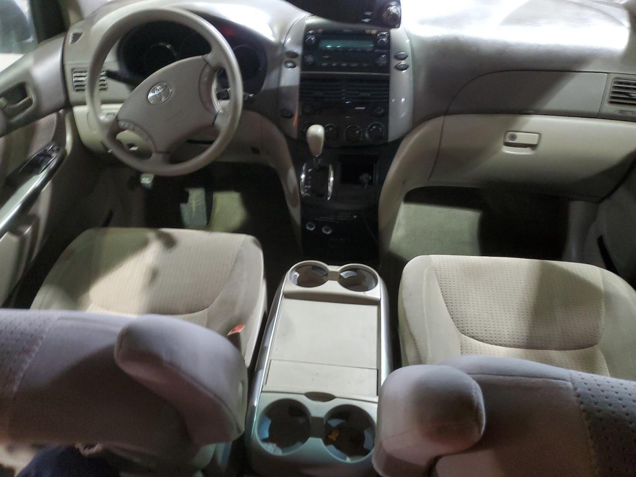 2009 TOYOTA SIENNA