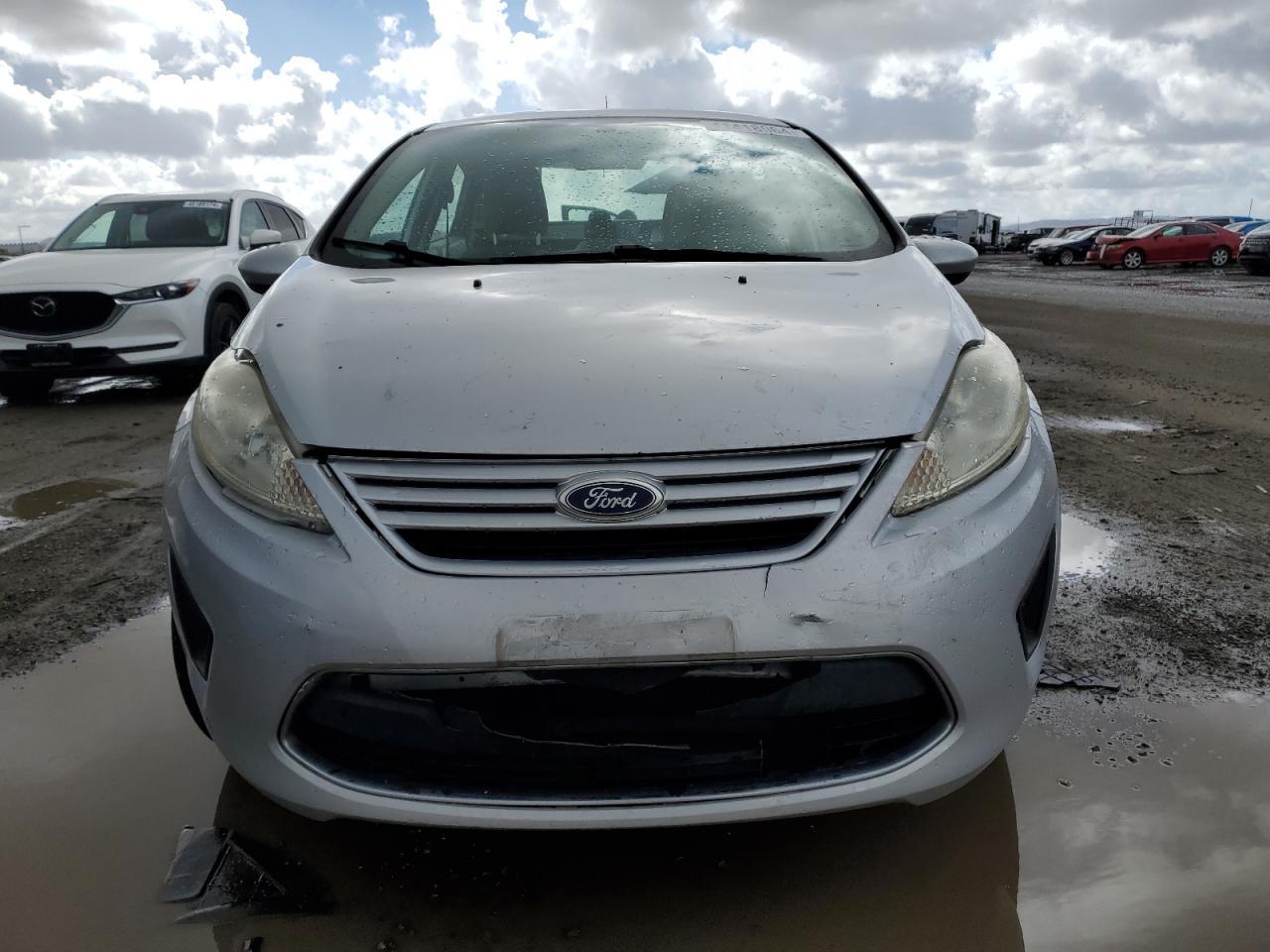 2011 FORD Fiesta