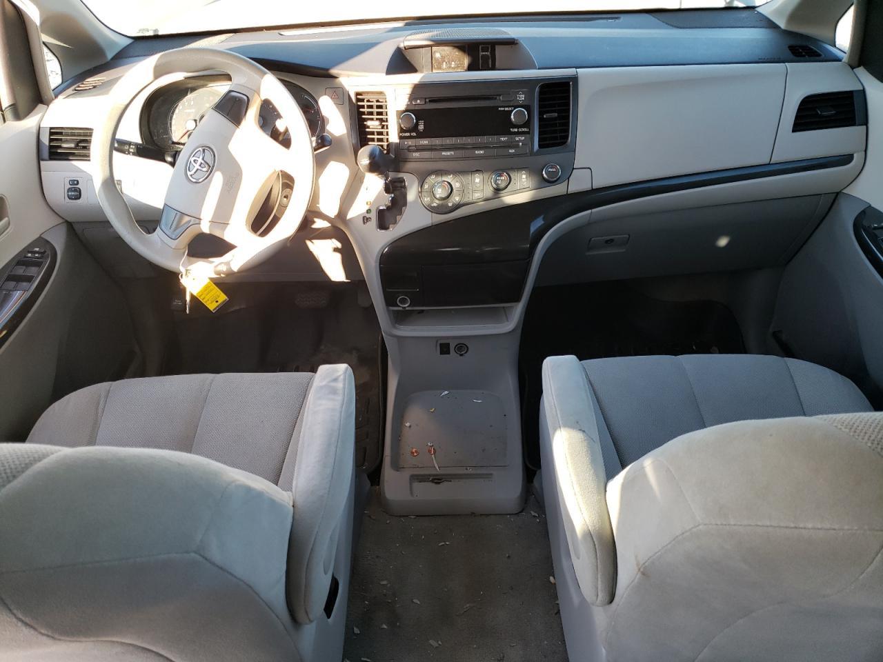 2014 TOYOTA SIENNA