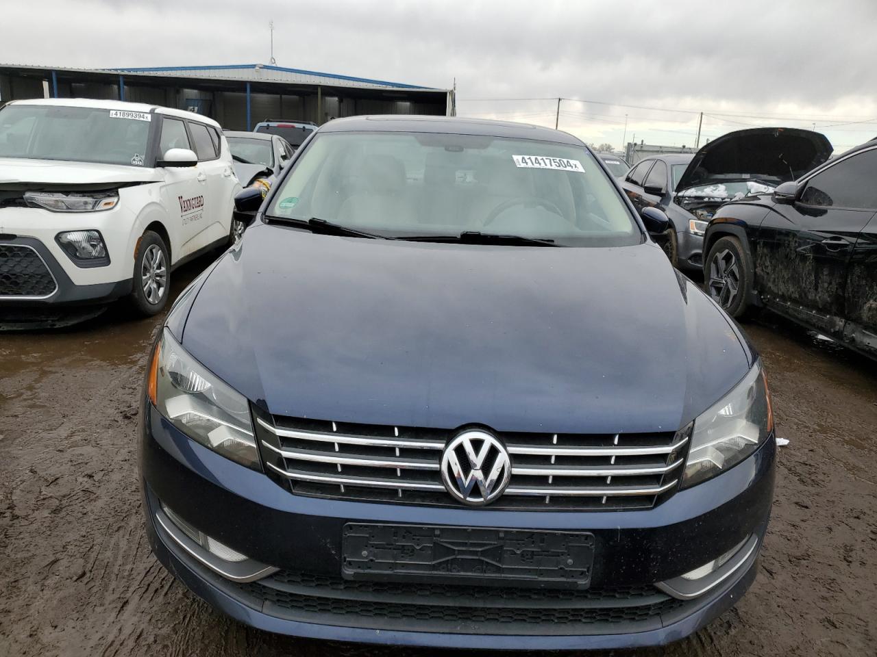 2013 VOLKSWAGEN Passat