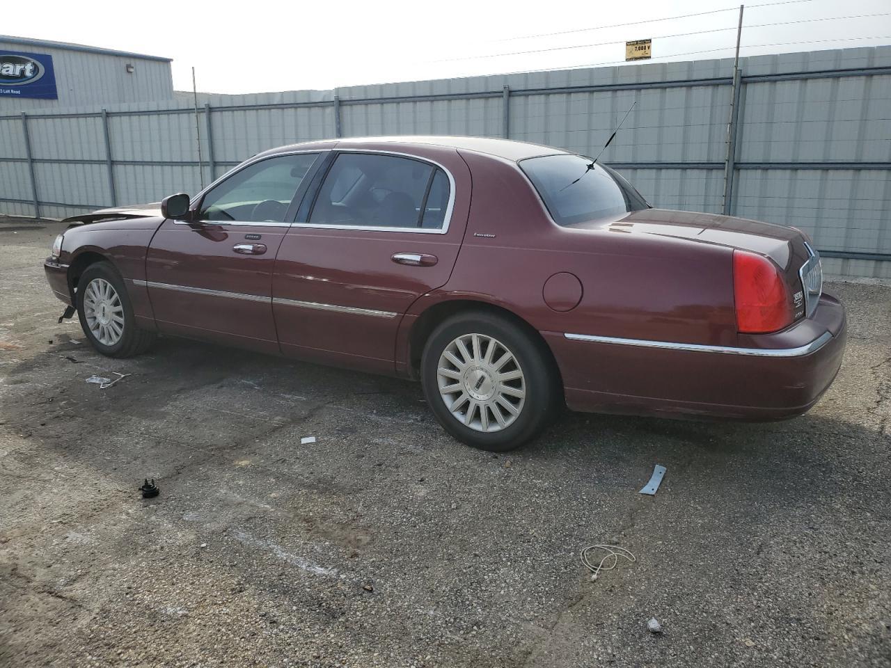 2003 LINCOLN Town Car