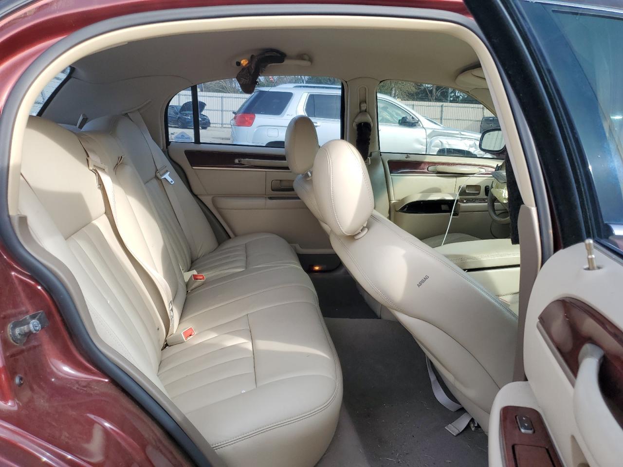 2003 LINCOLN Town Car